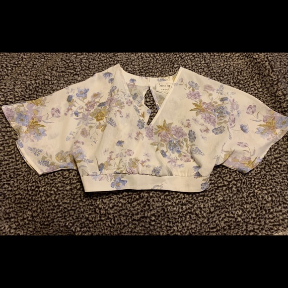 Floral Crop Top - Picture 3 of 4